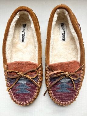 Minnetonka Tilia Southwestern Faux Fur Lined Slippers. Brown Suede. Women’s Sz 8